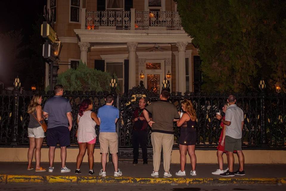 New Orleans ghost tour pub crawl